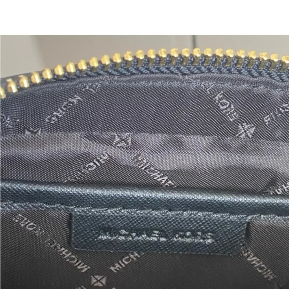 Michael Kors Jet Set Saffiano Leather Crossbody Bag in Black w Gold Hardware EUC